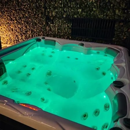 Rentigo Balans House Wellness Container With Sauna And Jacuzzi Ferienhaus *