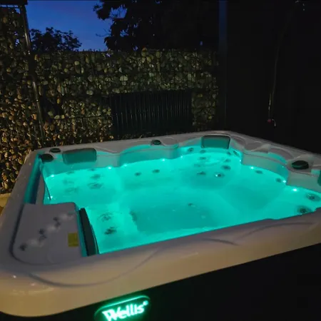 Rentigo Balans House Wellness Container With Sauna And Jacuzzi