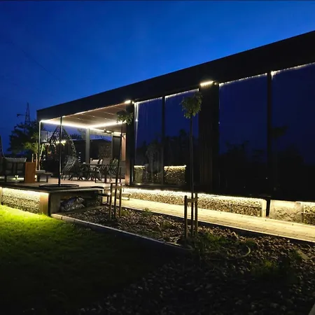 Ferienhaus Rentigo Balans House Wellness Container With Sauna And Jacuzzi Petrovaradin