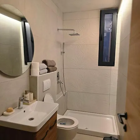 Rentigo Balans House Wellness Container With Sauna And Jacuzzi Petrovaradin