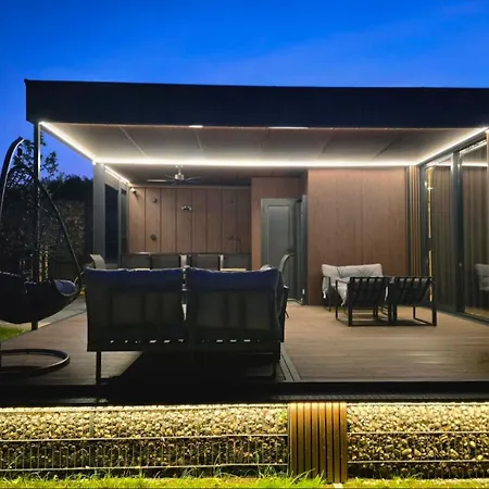 Rentigo Balans House Wellness Container With Sauna And Jacuzzi Petrovaradin