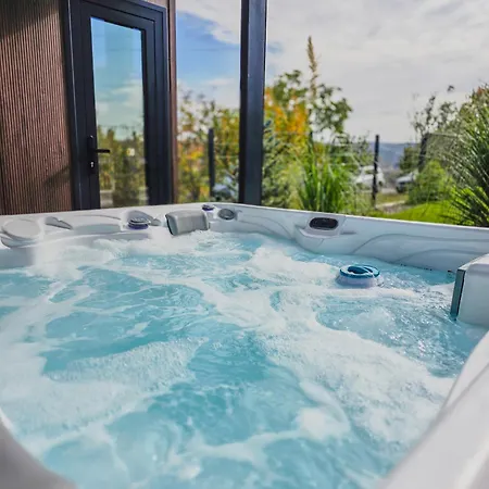 Ferienhaus Rentigo Balans House Wellness Container With Sauna And Jacuzzi Petrovaradin