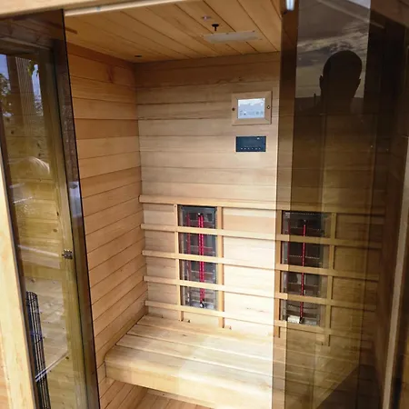 Rentigo Balans House Wellness Container With Sauna And Jacuzzi *