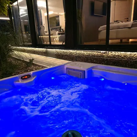 Rentigo Balans House Wellness Container With Sauna And Jacuzzi Ferienhaus *