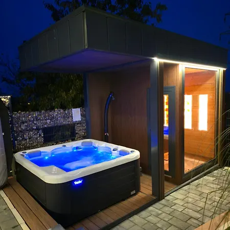 Rentigo Balans House Wellness Container With Sauna And Jacuzzi *